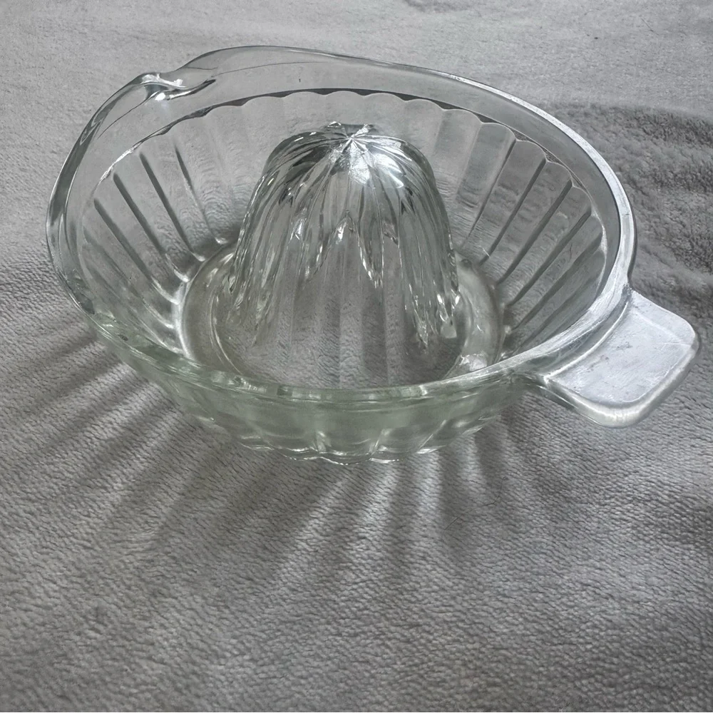 Vintage Hazel-Atlas Criss-Cross Glass‎ Juicer Reamer 1930s Era Depression Glass